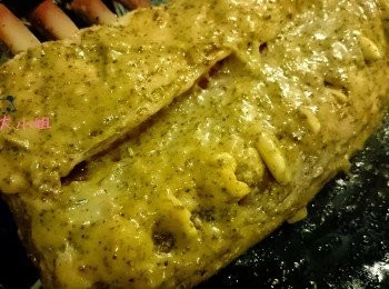 step5: 混合蜜糖及芥末醬，塗在羊架上。