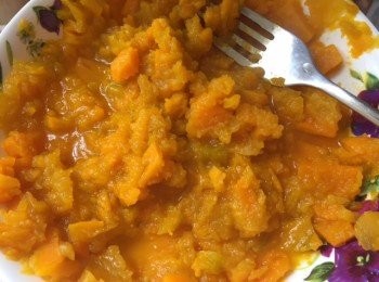 step1: 1)南瓜隔水蒸20分鐘用叉壓爛； 馬蹄去皮切粒