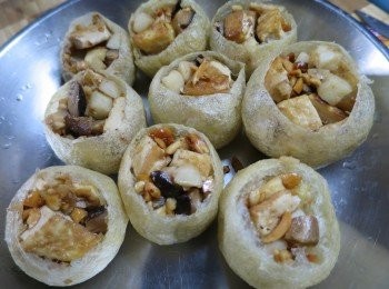 step8: 將釀好餡料的山根,用大火蒸5分鐘