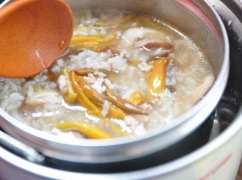 step5: 電源跳起後，放入鹽巴調味即可