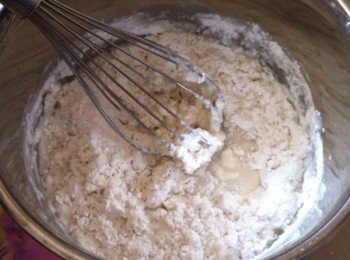 step1: 將所有材料攪勻，除了Eno. 當攪勻成麵糊后，把Eno入下，再攪勻。