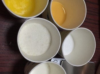 step3: 等待發酵過程中，可以先準備做<span class="group_2">椰蓉餡</span>。