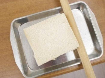 step1: 首先準備一根木棍或瓶子!!!