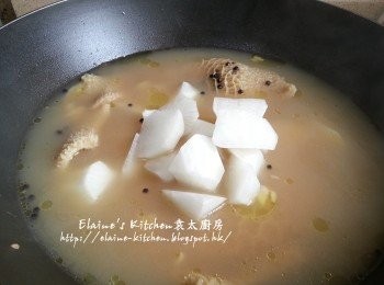 step9: 1小時後加入白蘿蔔拌勻蓋上蓋繼續用慢火炆30分鐘