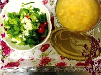 step1: 1.把蒜頭,辣椒,蔥,切成末備用.