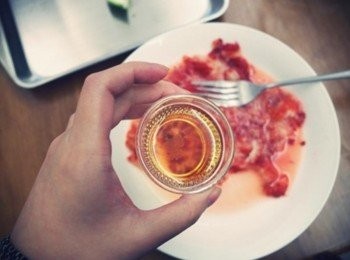 step4: 將蜂蜜加入草莓泥裡^^"