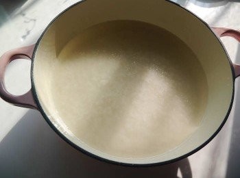 step4: *將3杯米洗淨瀝乾後放入鍋內~倒入3.6杯水~