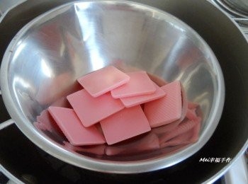 step2: 巧克力隔水加熱融化