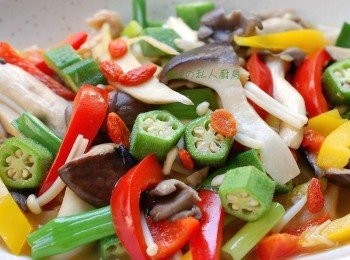 step6: 加了時蔬的菇菇，不但顏色漂亮，口感也能兼顧。