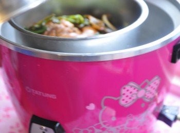 step13: 再移入電鍋燉(外鍋2.5量杯水)共燉煮2次