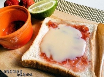 step9: 自製草莓果醬很新鮮^^ 想吃多少就做多少 因為自製的 所以要盡快食用唷