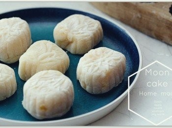 step7: 喜愛舊式模具就是愛上老師傅在木製上傳統的刻坟的挑功 、每個都擁有著不同暗藏資力，
現在新一輩好多時已改用膠模，「一按一出」倒模之下妨如店子買到一樣、背後的一份真情就好像不能用肉眼分辨，新派美食古早製作、兩者皆可共存。

以上材料可以做上差不多十五個中型冰皮!