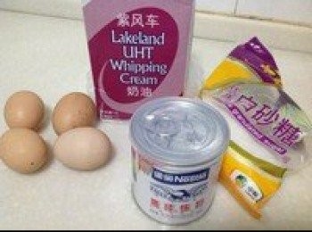 step10: 我的全部材料：淡奶油用的紫風車，味道香醇；煉乳用的雀巢...