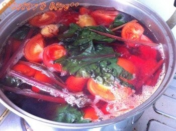 step6: 最後再用中火煲多大約四十五分鐘，之後落少少鹽~