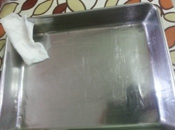 step8: 包燒買水份也是好緊要，有匙羹，浸水，當你取材料，就會容易很多……