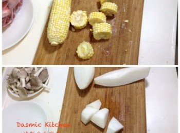 step1: 玉米洗淨切塊；白蘿蔔削皮切滾刀塊