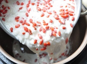 step5: 將枸杞子蘿蔔糕粉糊裝入