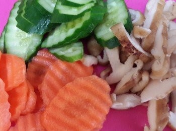 step1: 將所有<span class="group_1">食材</span>切片備妥