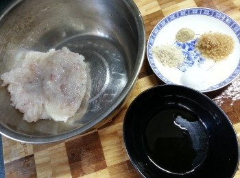 step2: 用醃蝦膠料拌勻