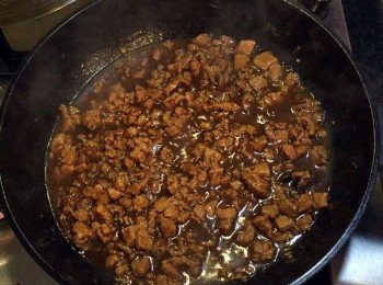 step4: 15分鐘後試味，有需要可作適當調整，加入烚蛋，加蓋再煮30分鐘即成。