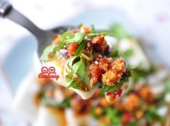 step6: 加了肉鬆、堅果、蔥花，整整一大口放入嘴裡，好吃又美味!