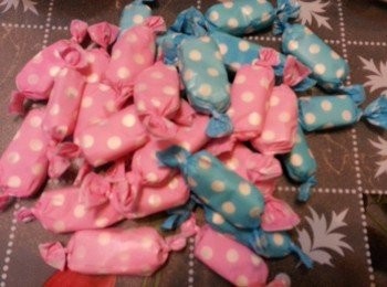 step7: 用糖紙包好。