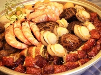 step1: 枝竹，髮菜，豬皮，魷魚預先浸發
將其材料洗淨，切好
蠔豉洗淨後，用花雕酒，薑汁，生抽及蜜糖醃10分鐘，然後隔水蒸10分鐘，備用