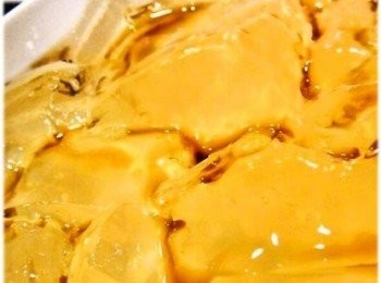 step3: 依個人對於甜的喜好，適度添加糖水(黑糖、焦糖或蜂蜜)。