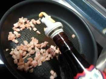 step4: 讚少許紹興酒炒香盛起待用