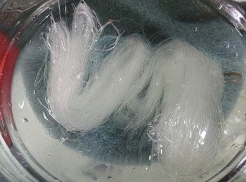 step4: 粉絲浸軟,隔水後切段待用