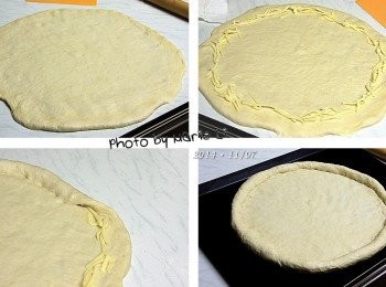 step4: 醒好的麵糰擀成一個大圓餅皮狀
在靠近外圍處放上一圈乳酪絲
將邊緣的麵皮往內折包住方才的乳酪絲
這樣就做成了一個《芝心披薩皮》囉

※我的餅皮捏合不密，於是芝心溜去逛大街了
可先噴點水再把邊緣麵皮往內折合會比較牢固唷！！