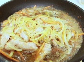 step4: 加入<span class="group_3">調味</span>醬汁。煮滾ㄧ下。