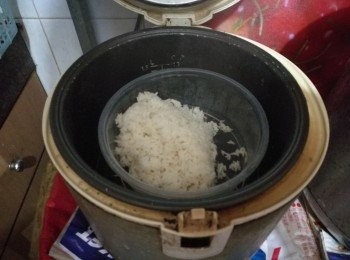 step1: 煲適量的飯。