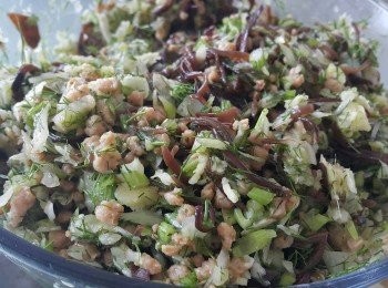 step4: 木耳切絲加紅麴醬蒸15分鐘，加入以上材料混合，先包一隻蒸熟試味，有需要再作調味