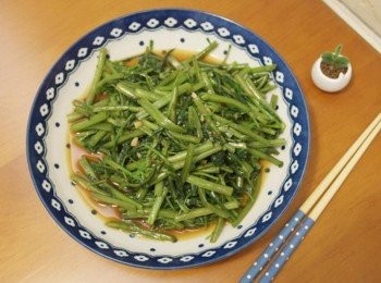 step5: see!!! 這麼簡單的蝦醬空心菜完成囉&gt;////