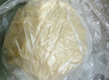 step3: 揉好後表面用透明塑膠袋（或是布）蓋住,放在溫暖的地方讓它發酵約四十分鐘