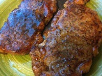 step7: 關火，趁著鍋裡的餘溫加最後的調料：一小勺紅酒，或者一小塊黃油，倒一點點生抽也可以。這裡可以自由發揮了