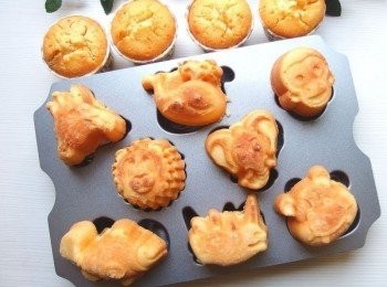 step13: 動物造型蛋糕很受小朋友們喜愛。百香果蛋糕酸酸甜甜的滋味,讓不愛吃甜點的人都會喜歡。