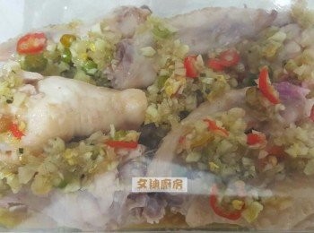 step3: 放入雪櫃醃三小時或以上， 醃之前可用叉在<a href="https://bit.ly/3zHU5V3" target="_blank" data-keyword="雞翼" class="guide-link"><strong>雞翼</strong></a> <span style="display:inline-block;vertical-align:middle;margin-top:-3px;color:initial;border-radius:3px;padding:2px 3px;font-size:12px;line-height:14px;background:#87d300;color:#fff;">即買</span> 面上叉小洞方便入味