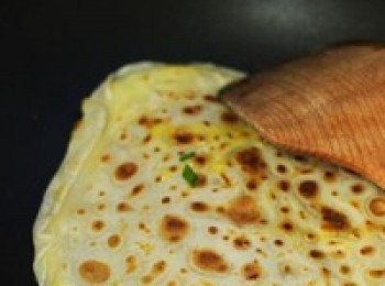 step6: 翻面讓蛋液面再煎一會兒