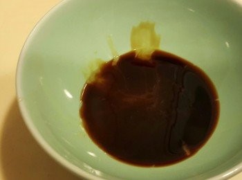 step2: 準備醬汁:把蜜糖混合鰻魚醬