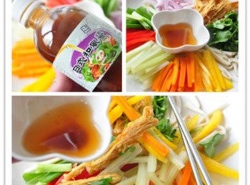 step2: 將日式和風醬料均勻的淋在所有彩蔬上