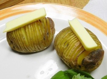 step10: 手風琴馬鈴薯上放上奶油