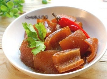 step6: 滷得入味,口感Q彈的豬皮非常下飯又好吃,爾偶吃還可以補充一些天然的膠原蛋白喔!