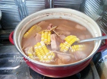 step5: 再轉慢火蓋上蓋煲1 1/2小時 , 最後加少許鹽調味即可