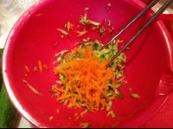 step2: 把胡蘿蔔和黃瓜切絲