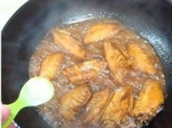 step7: 最後加入鹽調味，待鍋內的湯汁熬至濃稠基本收乾即可