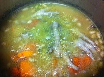 step6: 再煲大概半小時，落鹽調味即可。