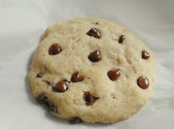 step4: 放入微波爐，用最大火力先加熱30秒，停一停，再加熱20秒，停一停，再加熱10秒。餅乾的中間會凝固，而周邊會較軟身即可 （如未熟，可再加熱10-20秒）