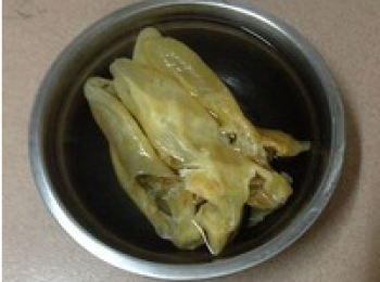 step1: 花膠清水泡幾個鐘頭